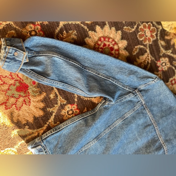 Vintage Levi’s Blue Jean Denim Trucker Jacket w/silver buttons • size Small - Picture 12 of 16